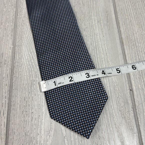 100% Silk tie, Men’s IZOD, Metallic square shapes - Picture 6 of 7